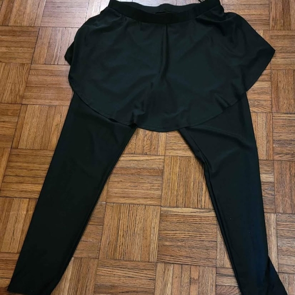 SHEIN Black Curve Leggings Plus Size Pants With Skirt 1 XL - Picture 1 of 6